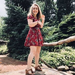 Meet your Posher, Caitlin